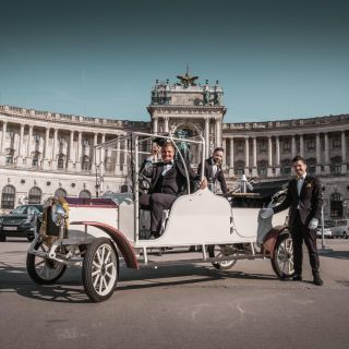 Vienna: City Sightseeing Tour in an Electro Vintage Car