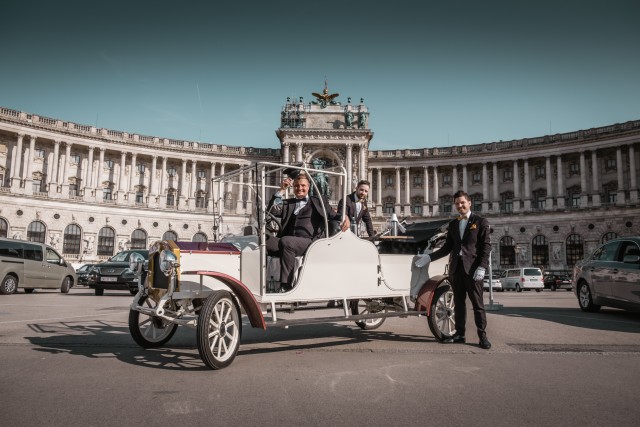 Visit Vienna City Sightseeing Tour in an Electro Vintage Car in Viena, Austria