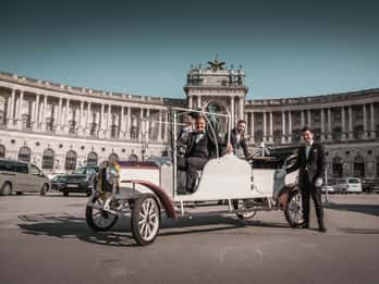 Wien: Historische Sightseeing-Tour im Elektro-Oldtimer Wien: Historische Sightseeing-Tour im Elektro-Oldtimer