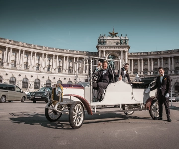 Vienna: City Sightseeing Tour in an Electro Vintage Car
