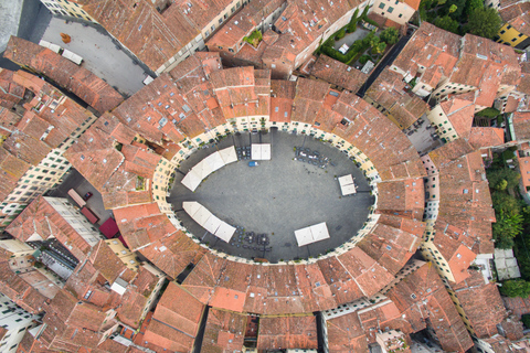 Depuis le port de Livourne : transfert vers Pise et LucquesTransfert avec visite à pied à Lucca