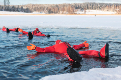 Rovaniemi: doświadczenie pływania na lodzie