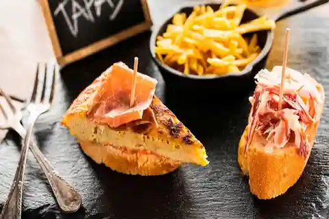 Madrid: Excursão gastronómica e vinícola a pé pela Madrid Antiga