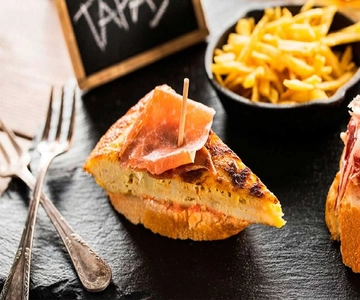 Madrid: Old Madrid Walking Food and Wine Tour
