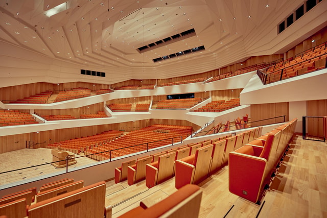 Dresden: Kulturpalast Guided Tour
