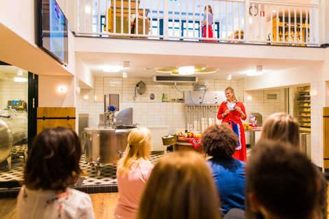 From Amsterdam: Keukenhof and Zaanse Schans Day Trip