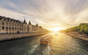 Paris: Seine River Panoramic Cruise with Commentary