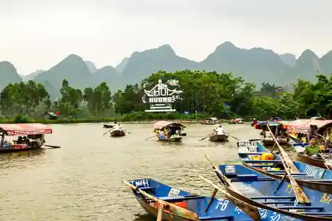 Full Day Tour to Perfume Pagoda with Traditional Boat Ride
