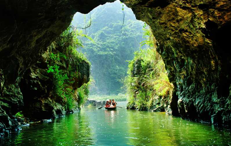 Hanoi: Full-Day Private Tam Coc Tour with Boat Ride & Lunch