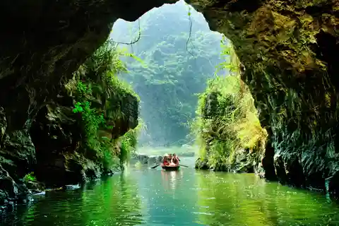 Hanoi : Visite privée d'une journée à Tam Coc avec tour en bateau et déjeuner