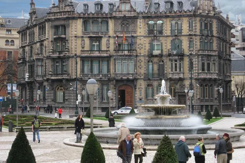 Bilbao: tour a pie histórico y arquitectónico