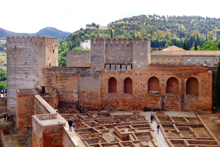 Granada: visita guiada aos jardins de Alhambra e GeneralifeVisita guiada em inglês