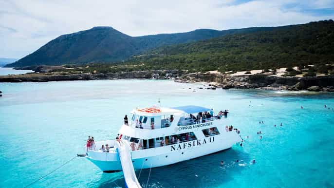 Transfers: Paphos naar Latchi, BBQ & Waterglijbaan Cruise