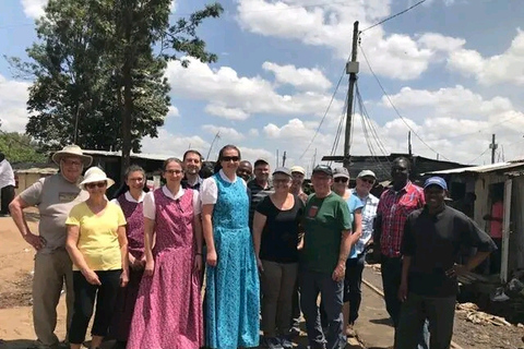 Nairobi: Excursão guiada de meio dia a pé pela favela de Kibera.Favela de Kibera: Excursões a pé de meio dia pela cidade de chocolate, Nairóbi