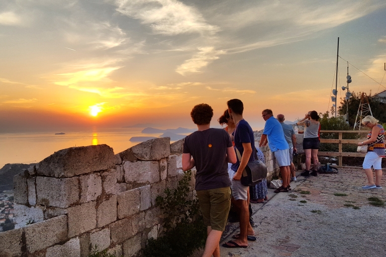 Dubrovnik : Tour panoramique au coucher du soleil avec un verre de vinExcursion au coucher du soleil au départ de Pile Gate