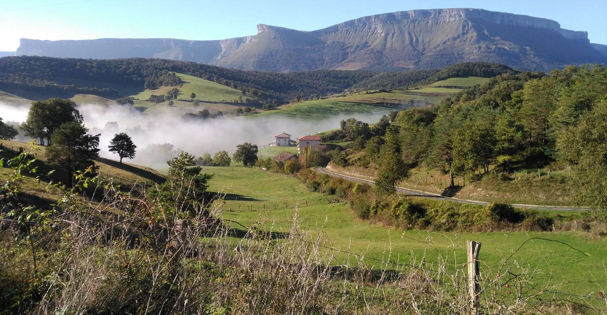 Tour de día completo desde Bilbao, Montañas y Mar - Hizvo