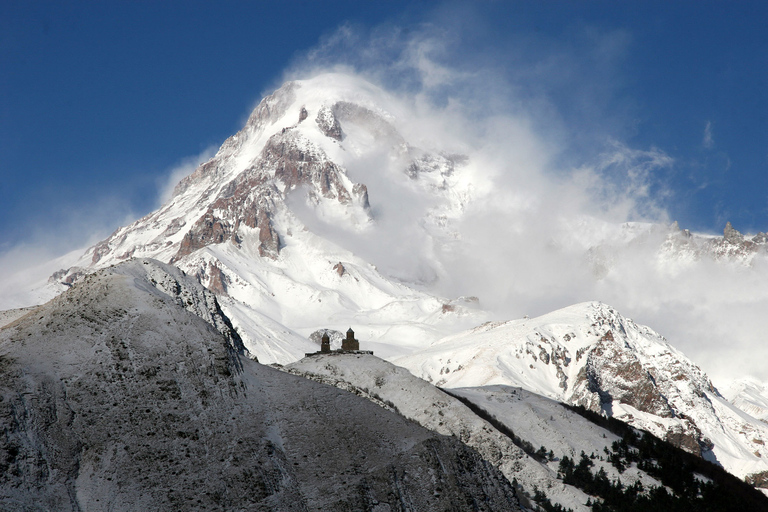 Tbilisi: Tour di un giorno intero di Kazbegi, Gudauri e AnanuriTbilisi: tour di Kazbegi, Gudauri e Ananuri di un&#039;intera giornata