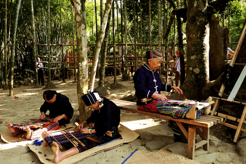 Sanya: Tour privado de medio día por el parque minoritario Li & Miao