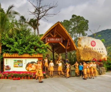 Sanya: Half-Day Private Tour of Li & Miao Minority Park
