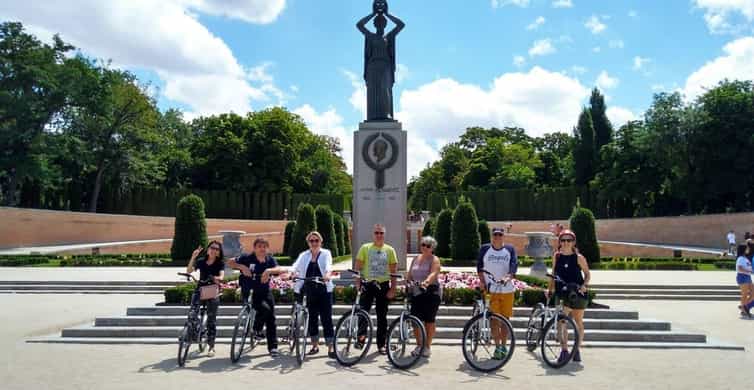 Madrid: Literary Quarter & Retiro Park Electric Bike Tour photo 5