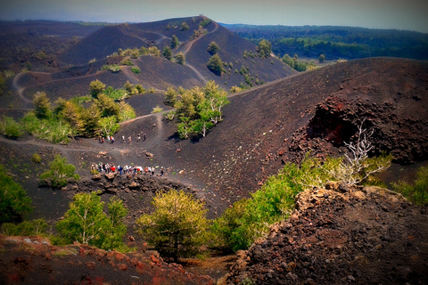 Z Katanii: Etna o zachodzie słońcaZ Katanii: wycieczka publiczna na Etnę Sunset