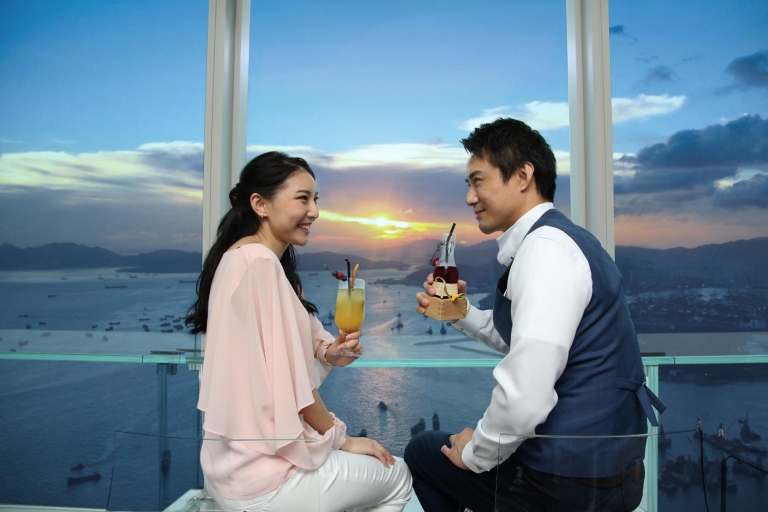 Hong Kong: Sky100 Observatory ticket and Dining Package Hong Kong: Sky100 Observatory and Beverage Package