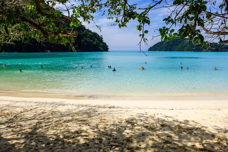 Von Phuket/Khaolak: Surin Islands Schnorchel-Tagestour. Foto: GetYourGuide