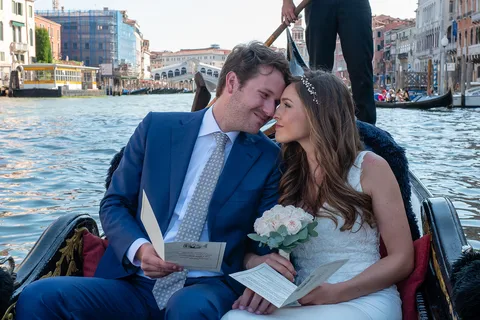 Canal Grande: Rinnova le tue promesse di matrimonio su una gondola veneziana