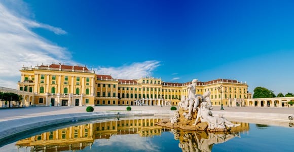 Vienna: Bus & Schönbrunn Palace Skip-the-Line Guided Tour