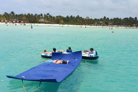 Cancun: 4-stündige 55-Fuß-Luxusyachtmiete mit Essen und GetränkenCancun: 4 Stunden Yachtmiete mit Essen und Getränken