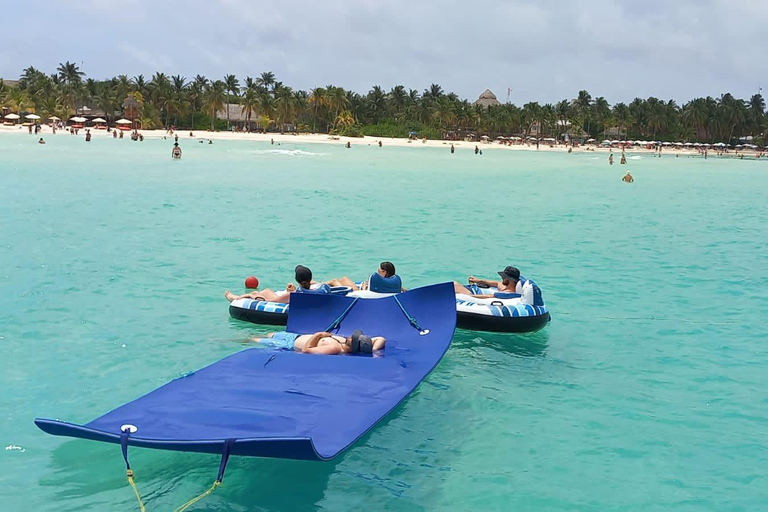 Cancun: 4-stündige 55-Fuß-Luxusyachtmiete mit Essen und GetränkenCancun: 4 Stunden Yachtmiete mit Essen und Getränken