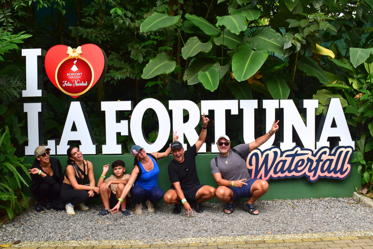 La Fortuna: Peñas Blancas River Safari & Waterfall and Lunch