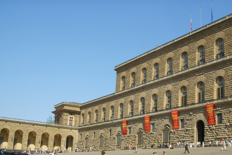 Florence: Pitti Palace Entry Ticket and Guided Walking TourTour in Italian