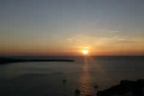 Blue Dome And Oia Sunset Small Group Transfer