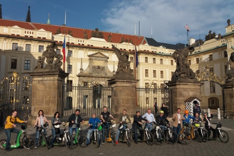 Praag: 2 uur oude wijk en e-scootertour langs de rivier