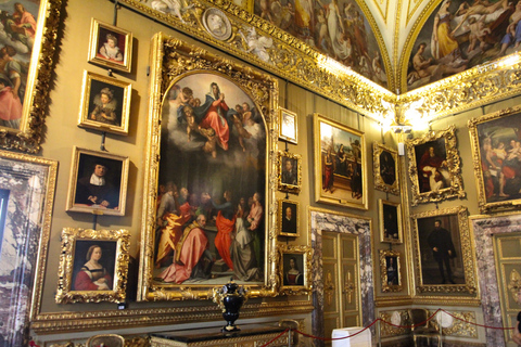 Florence: Pitti Palace Entry Ticket and Guided Walking TourTour in Italian