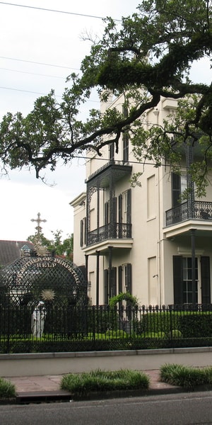 New Orleans: Garden District Walking Tour | GetYourGuide