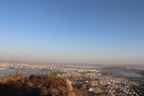 Transferts aller-retour Sajjangarh Monsoon Palace avec billets