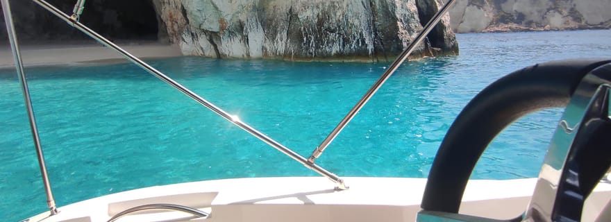 Croisière privée à Zante vers l'île de la Tortue, les grottes de Keri et Mizitres