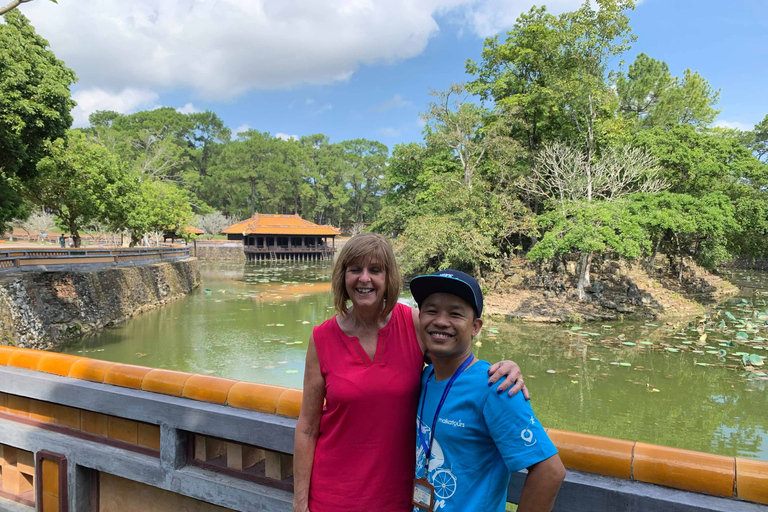 Desde puerto de Tiên Sa: tour privado por tierra a HuếPuerto Tien Sa: tour privado por tierra a Huế con recogida