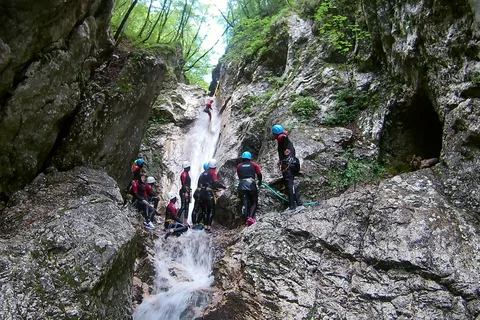 Da Bovec: Tour di mezza giornata di canyoning nella Valle dell'Isonzo