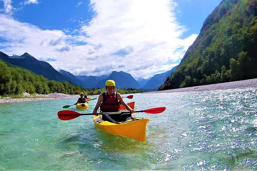 Soča: Kajakfahren auf der Soča - ein Erlebnis mit Fotos. Foto: GetYourGuide Soča: Kajakfahren auf der Soča - ein Erlebnis mit Fotos. Foto: GetYourGuide
