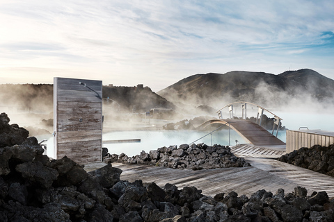 Vanuit Reykjavik of Keflavik: vervoer naar de Blue LagoonVan Reykjavik naar de Blue Lagoon