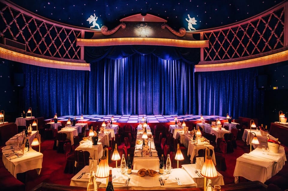 La Nouvelle Ève : dîner-spectacle de cabaret