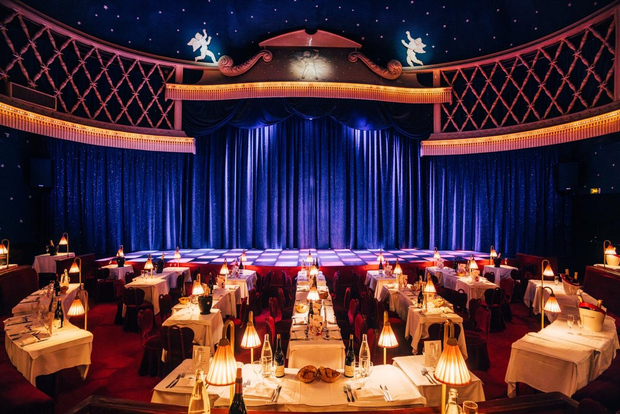 Paris, Paris: La Nouvelle Eve Cabaret Middagsshow