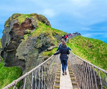 Belfast: Giant's Causeway Tour and 2-Day Open Top-Bus Tour