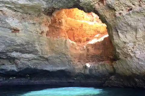 Portimão: Grotte, Benagil e tour in barca della costa dell'Algarve
