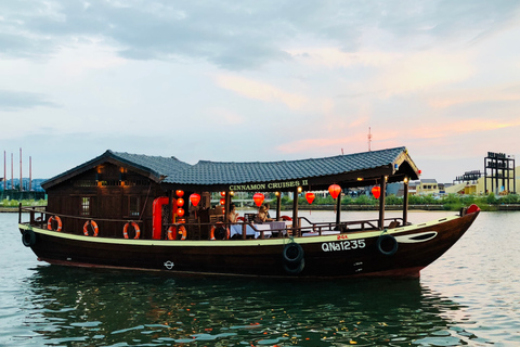 Hoi An: Schifffahrt bei Sonnenuntergang mit Dinner