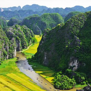 Vietnam: Trang An and Mua Cave Tour with Sunset View