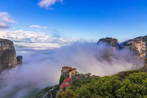 Desde Atenas: tour 1 día a Meteora con cuevas de ermitaños